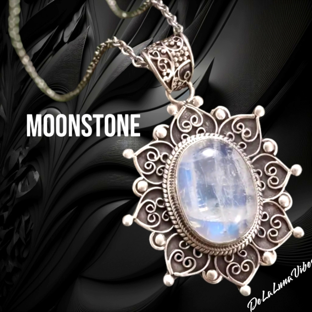 Moonstone Pendant Set in Vintage Style Arrangement. Antique Silver Tone. NWT